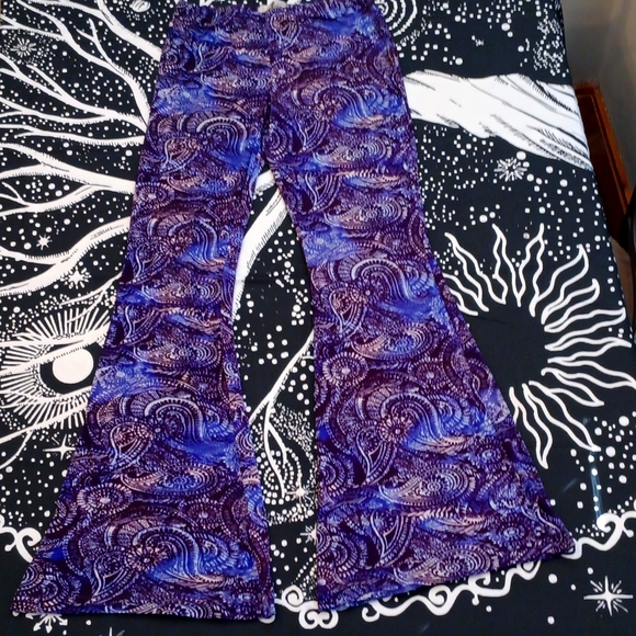 M Bell Bottom Yoga Pants - Picture 1 of 3
